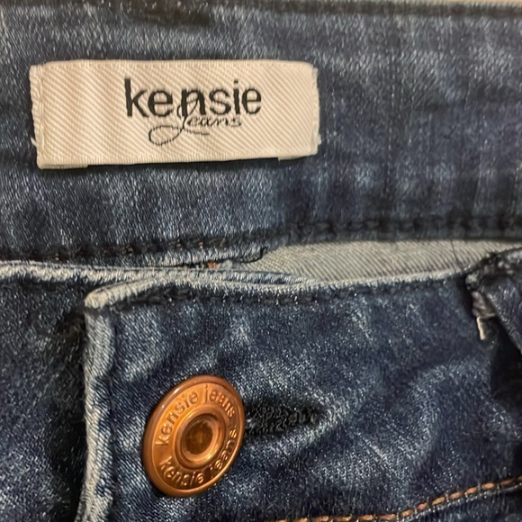 Kensie Jeans slightly fashionably distressed front. Cute fringe hems. SZ 10/30. - Picture 3 of 6